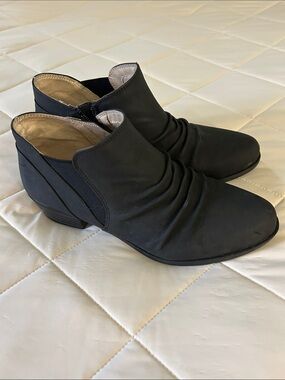 Life Stride Black Ruched Low Heel Ankle Booties